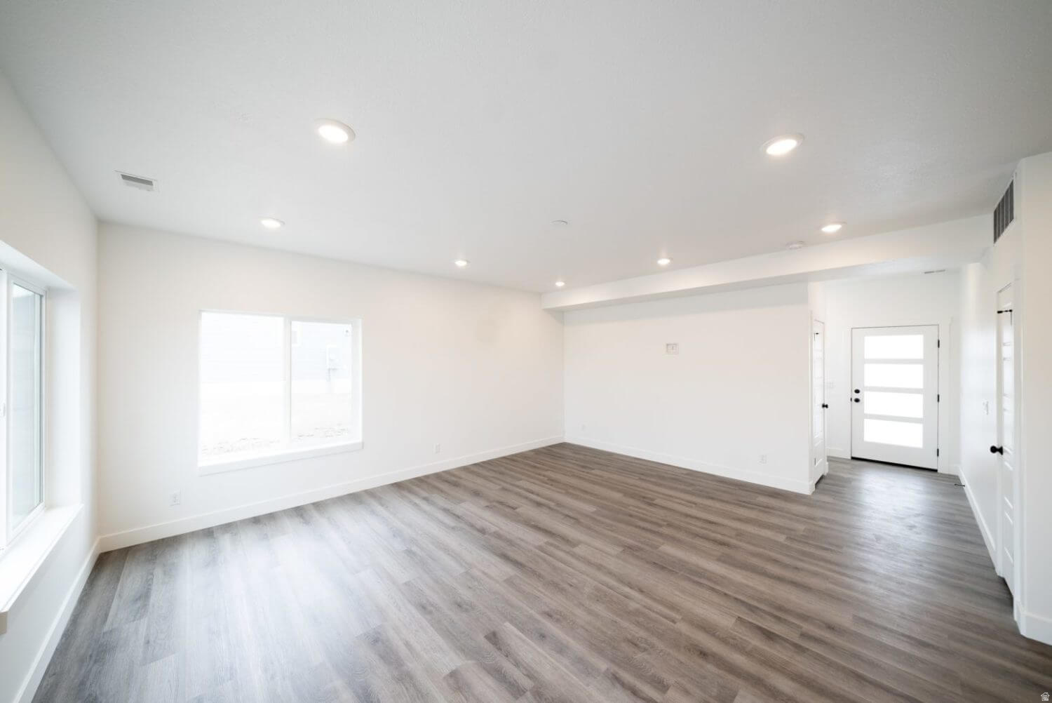 SMILING H - Residential