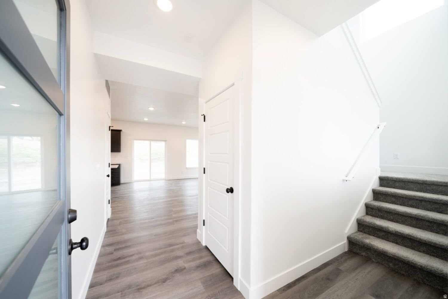 SMILING H - Residential