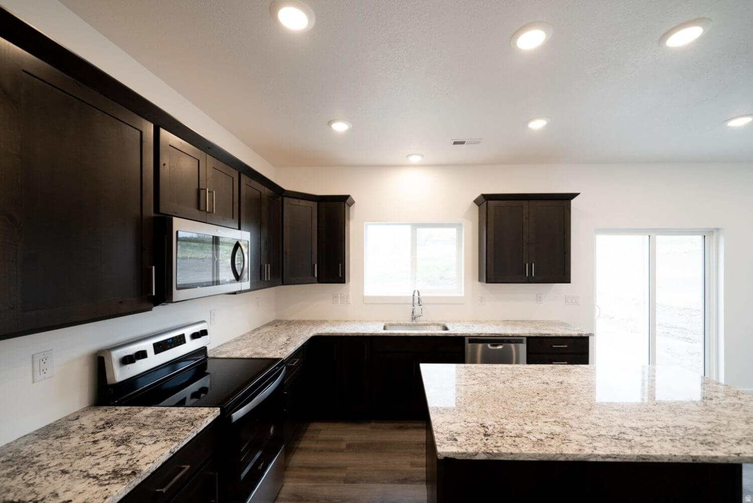 SMILING H - Residential