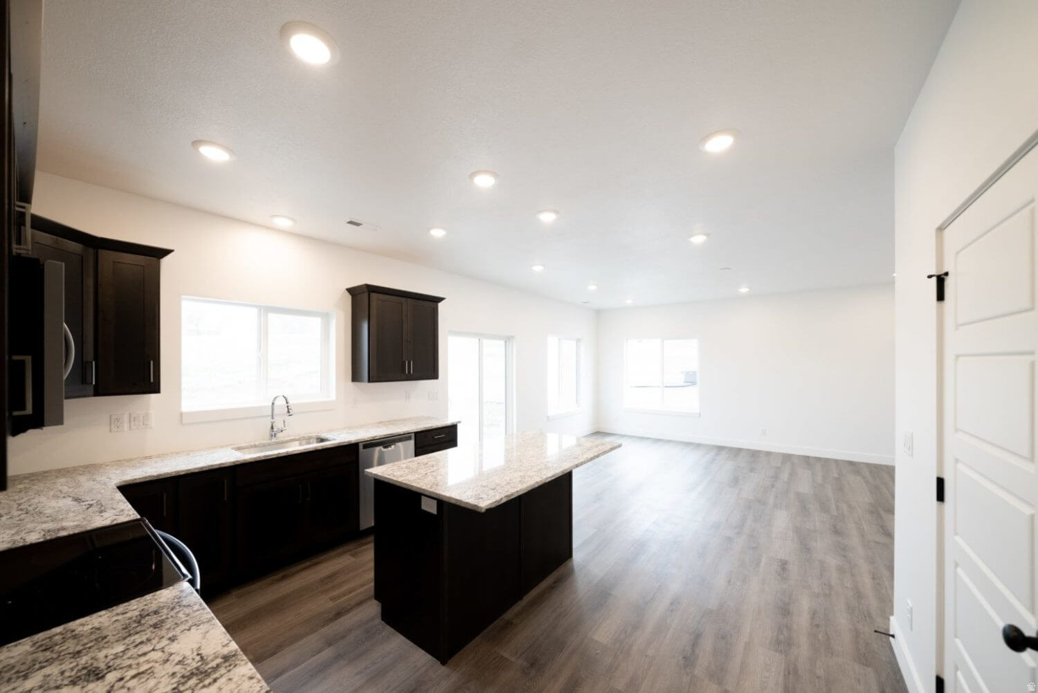 SMILING H - Residential