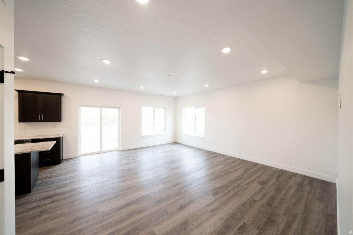 SMILING H - Residential