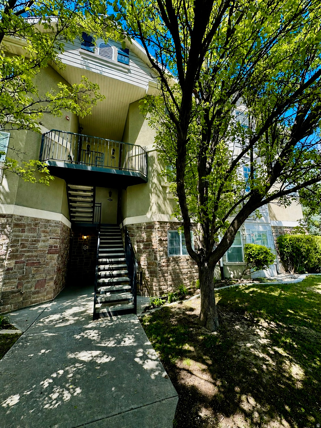 VINTAGE ON THE BLUFF - Residential