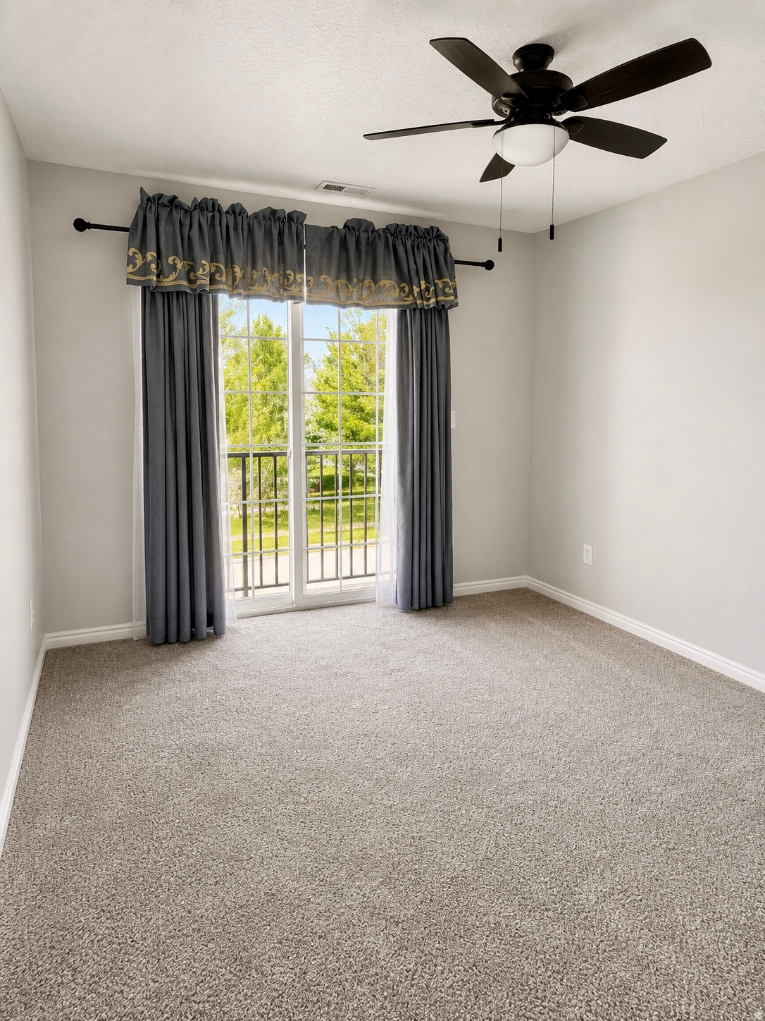VINTAGE ON THE BLUFF - Residential