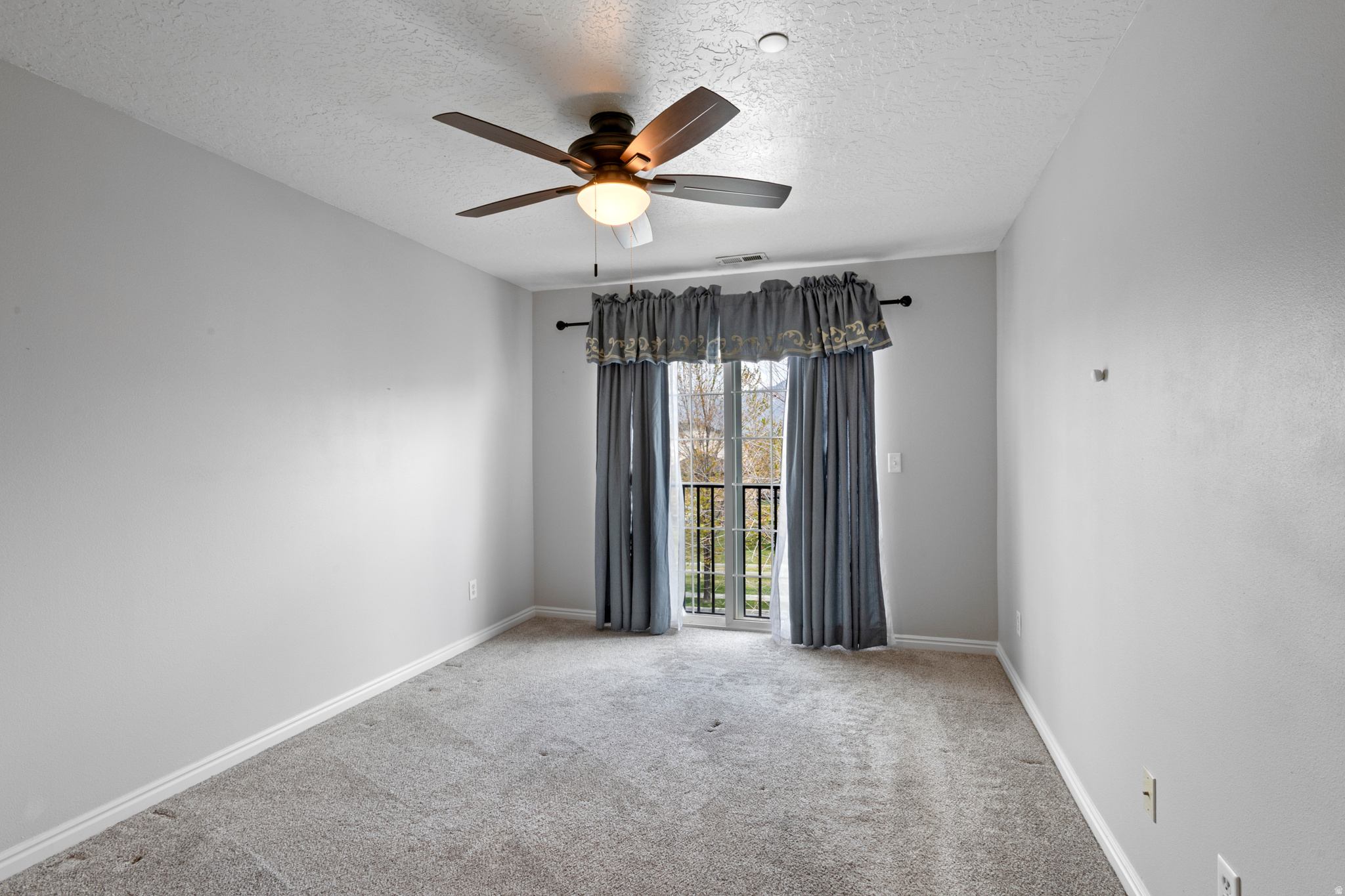 VINTAGE ON THE BLUFF - Residential