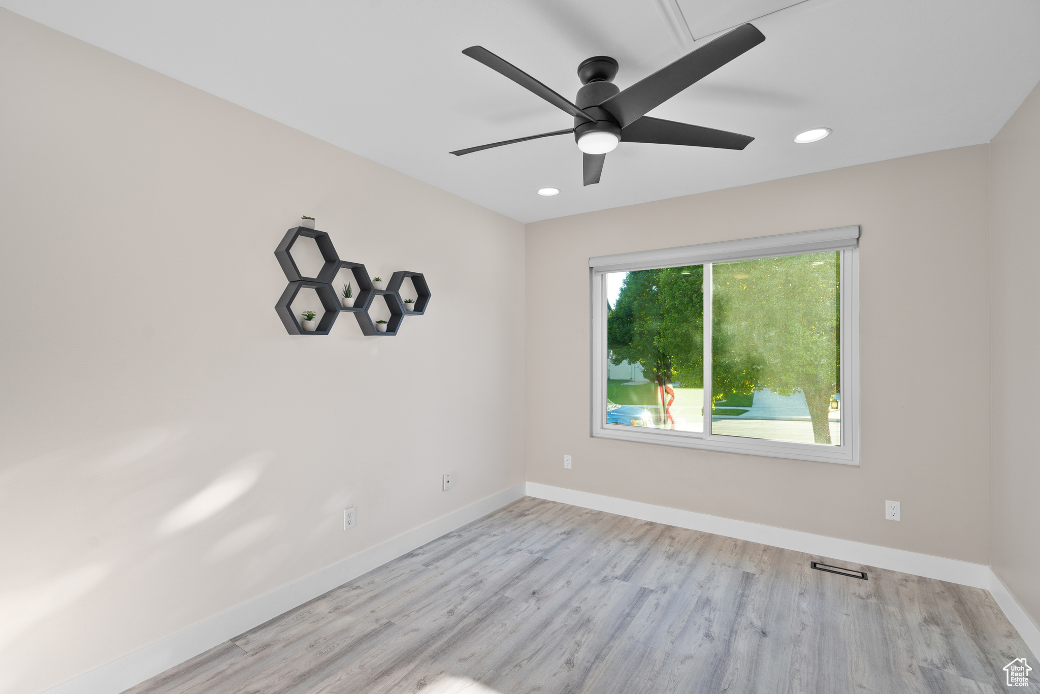 SILVER LAKE - Residential