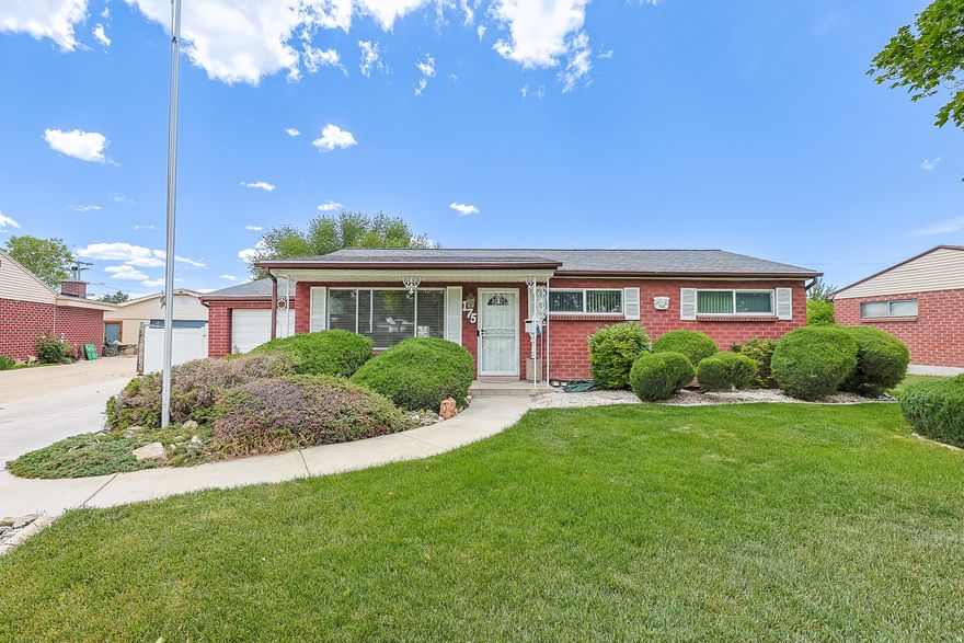 5 Bedroom home or optional 2 bedroom ADU-- Mother in law-  With  Separate entrance .   Main floor living, walk in showers, remodeled bathrooms, seperate laundry rooms, attatched garage, cental air, 2 furnaces.  Square footage figures are provided as a courtesy estimate only and were obtained from __county records   Buyer is advised to obtain an independent measurement.