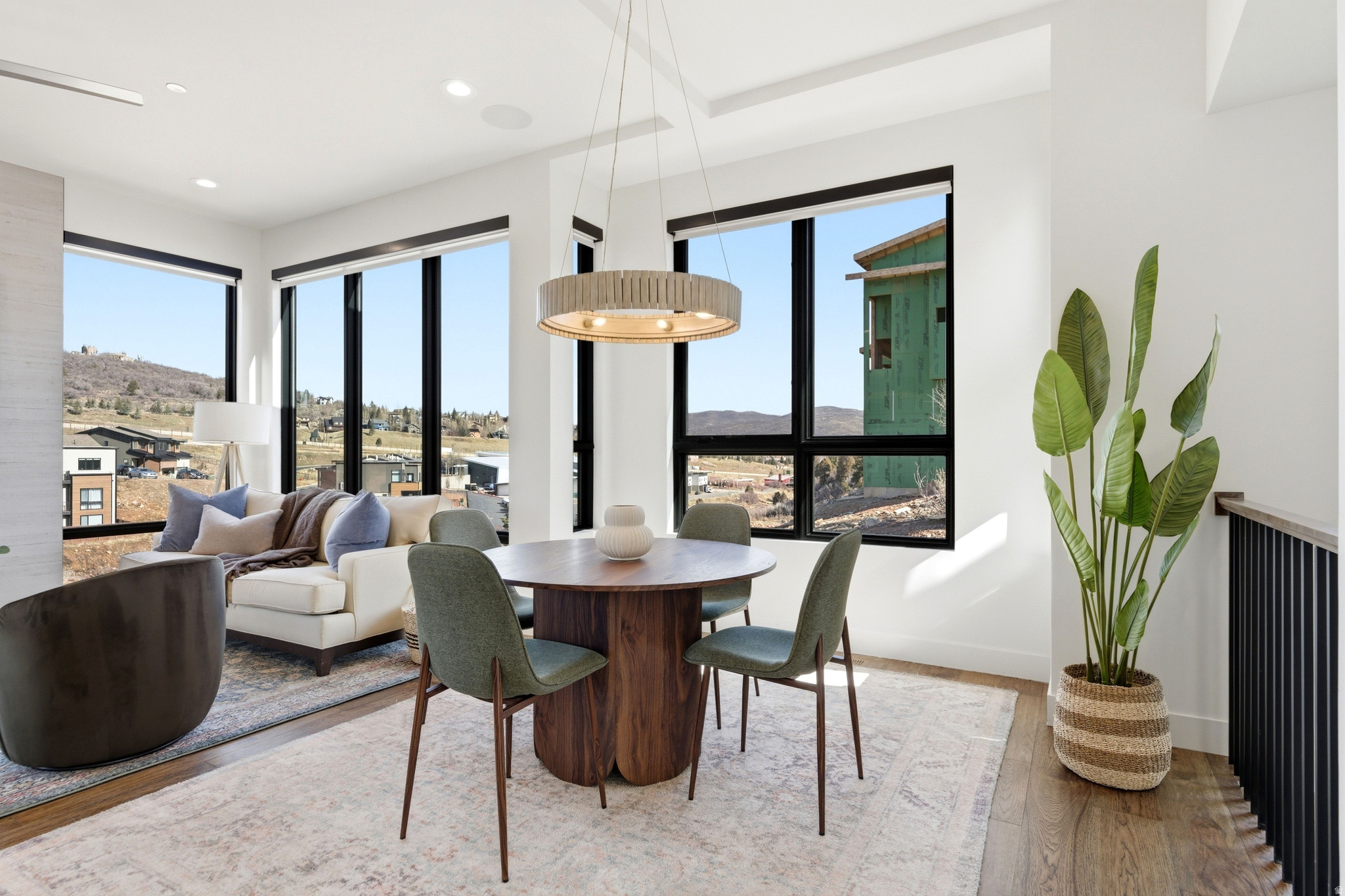 DISCOVERY RIDGE PHAS - Residential