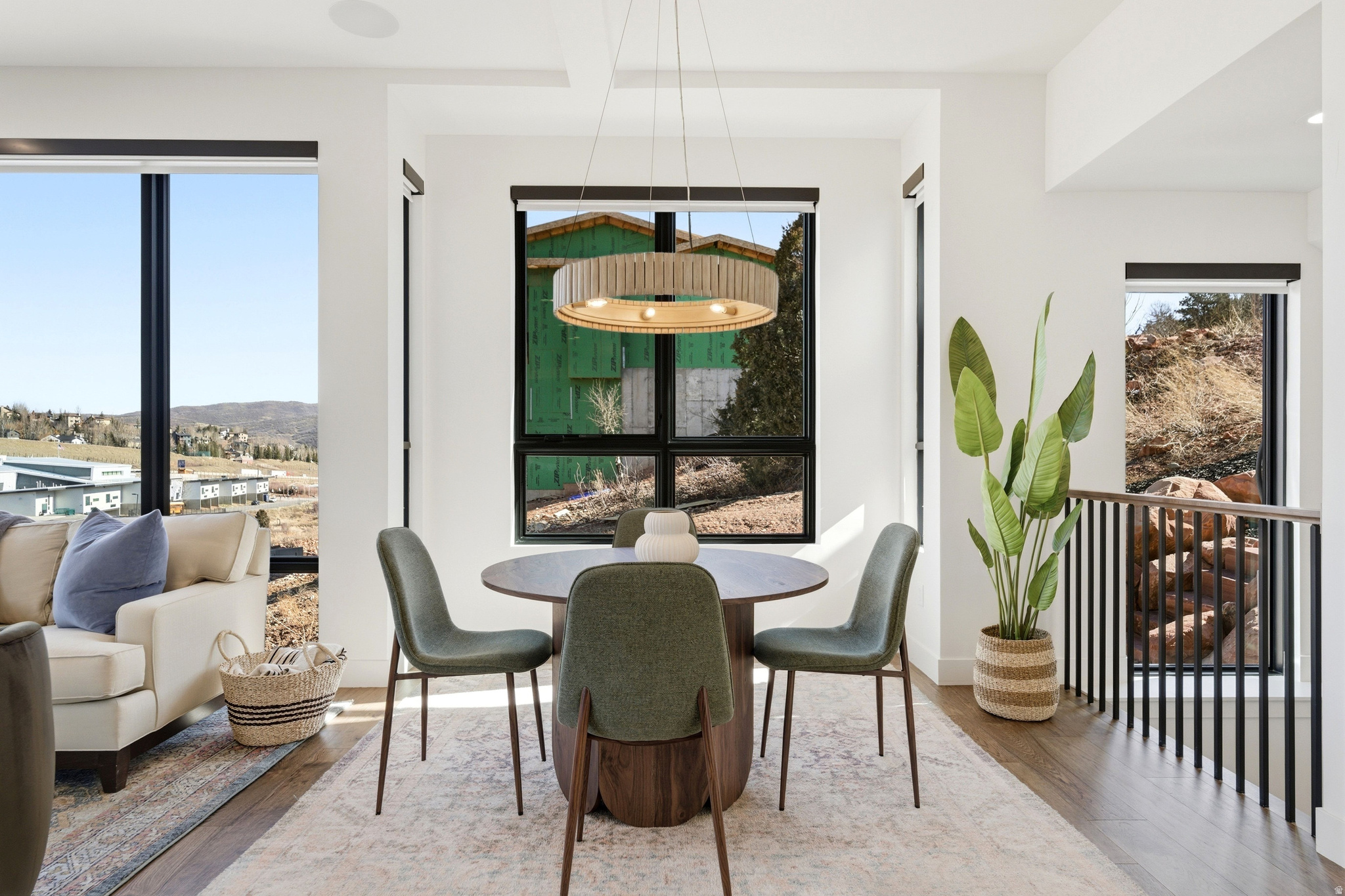 DISCOVERY RIDGE PHAS - Residential