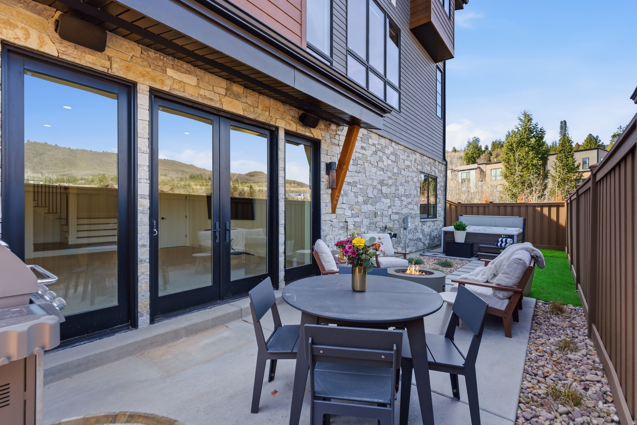 DISCOVERY RIDGE PHAS - Residential