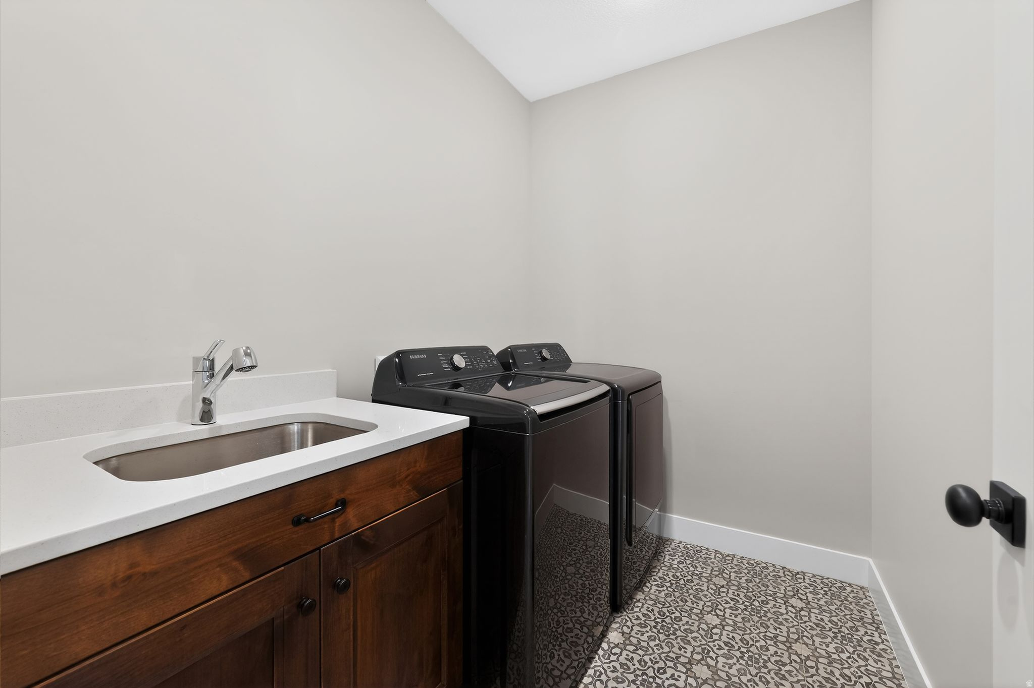 CRESCENT HILLS - Residential