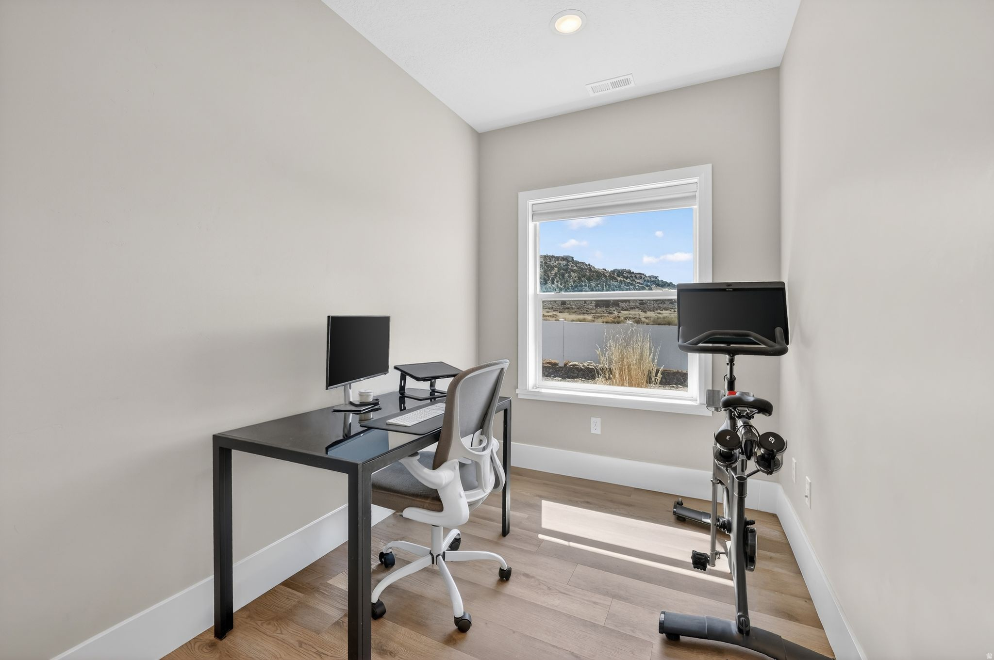 CRESCENT HILLS - Residential