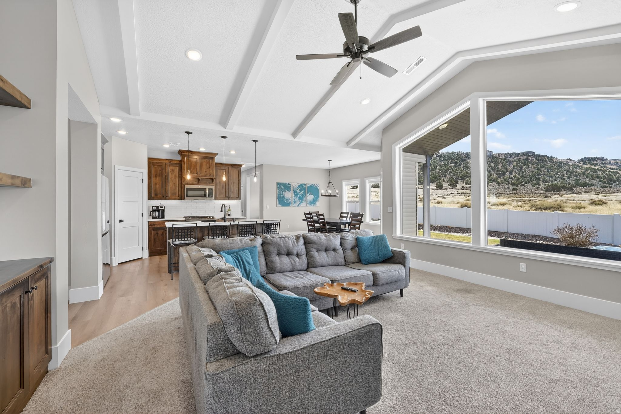 CRESCENT HILLS - Residential