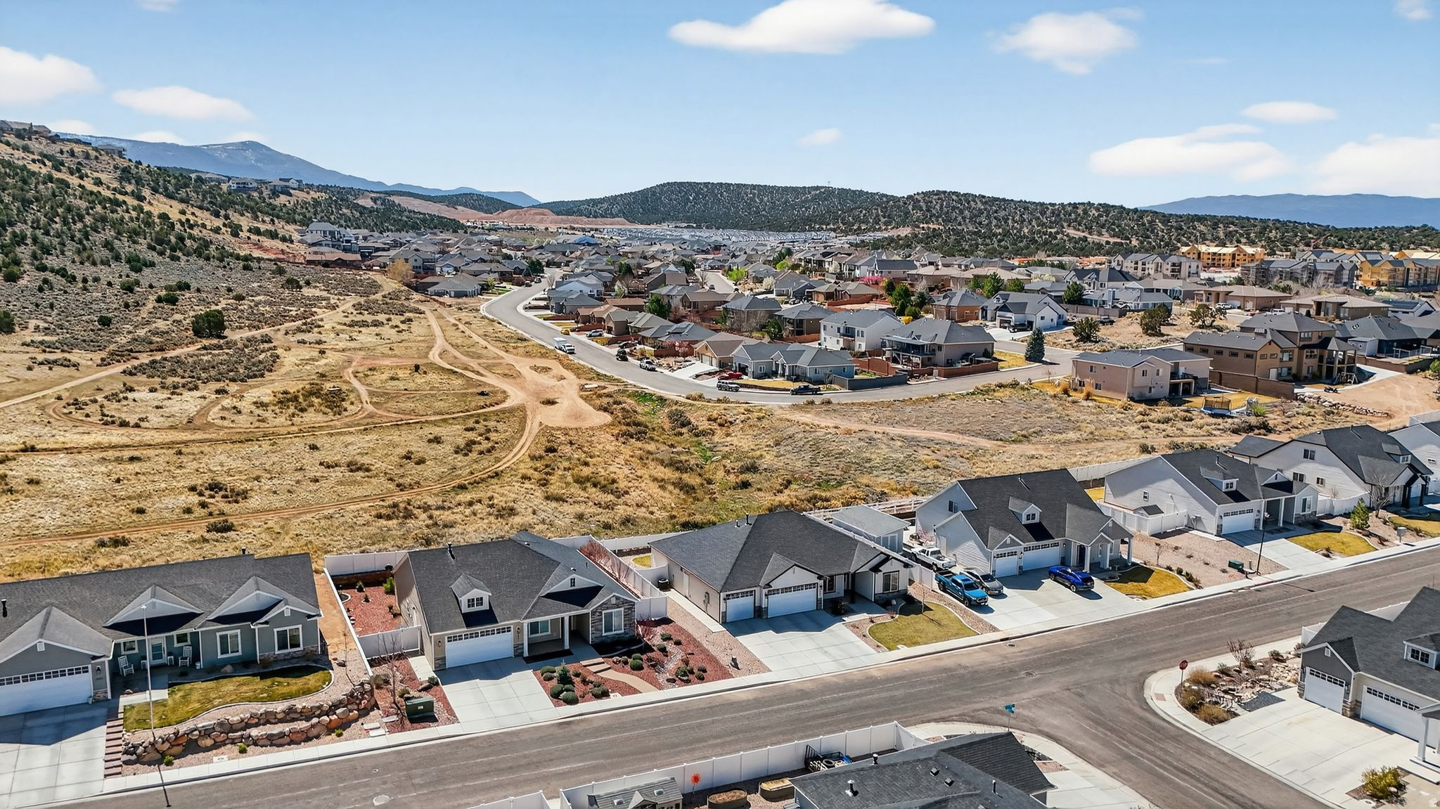 CRESCENT HILLS - Residential