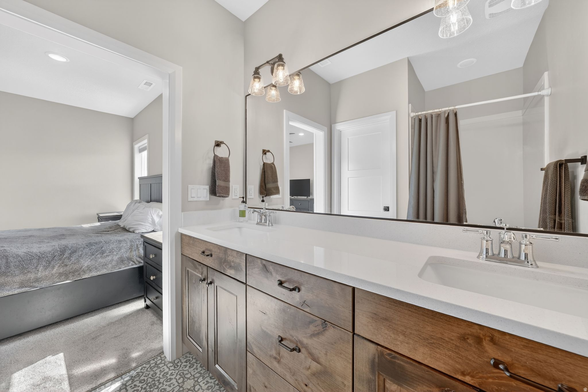 CRESCENT HILLS - Residential