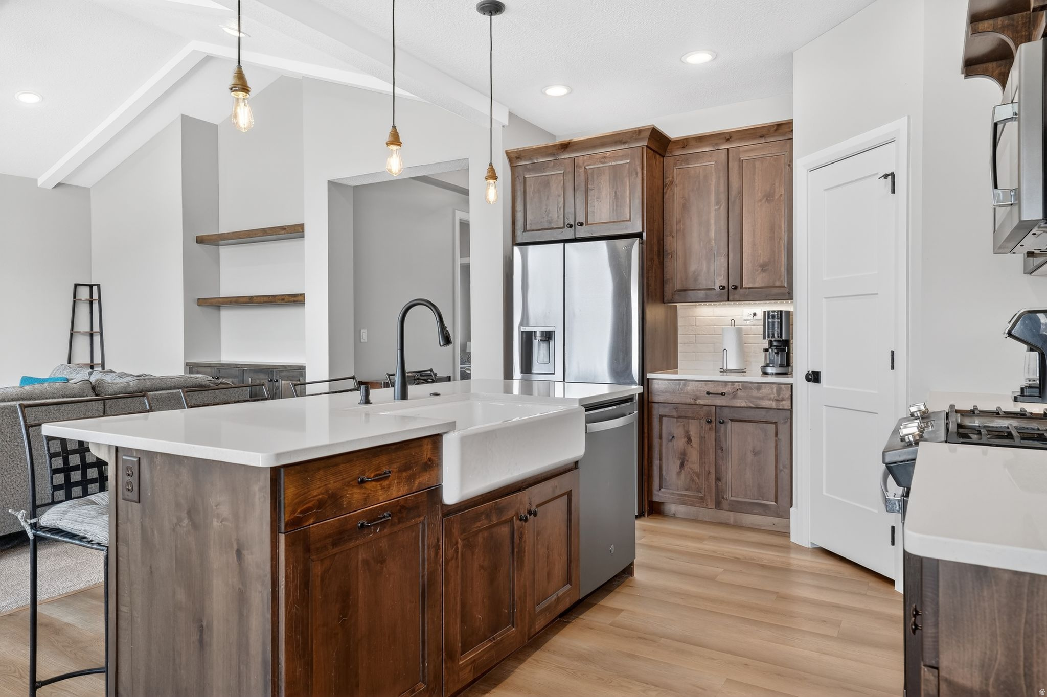 CRESCENT HILLS - Residential