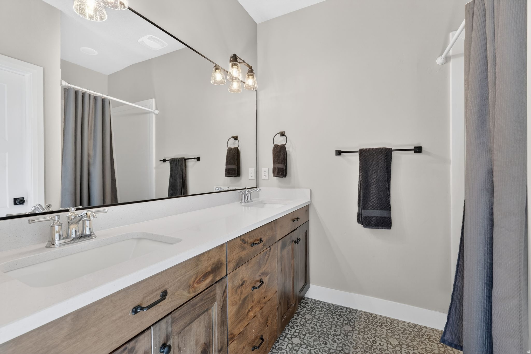 CRESCENT HILLS - Residential