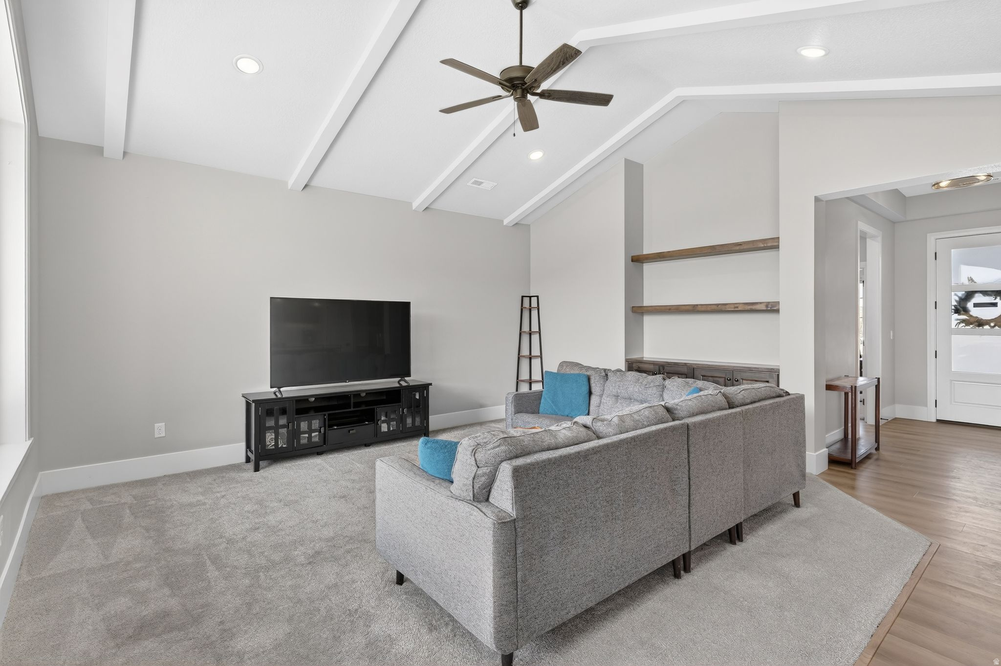 CRESCENT HILLS - Residential