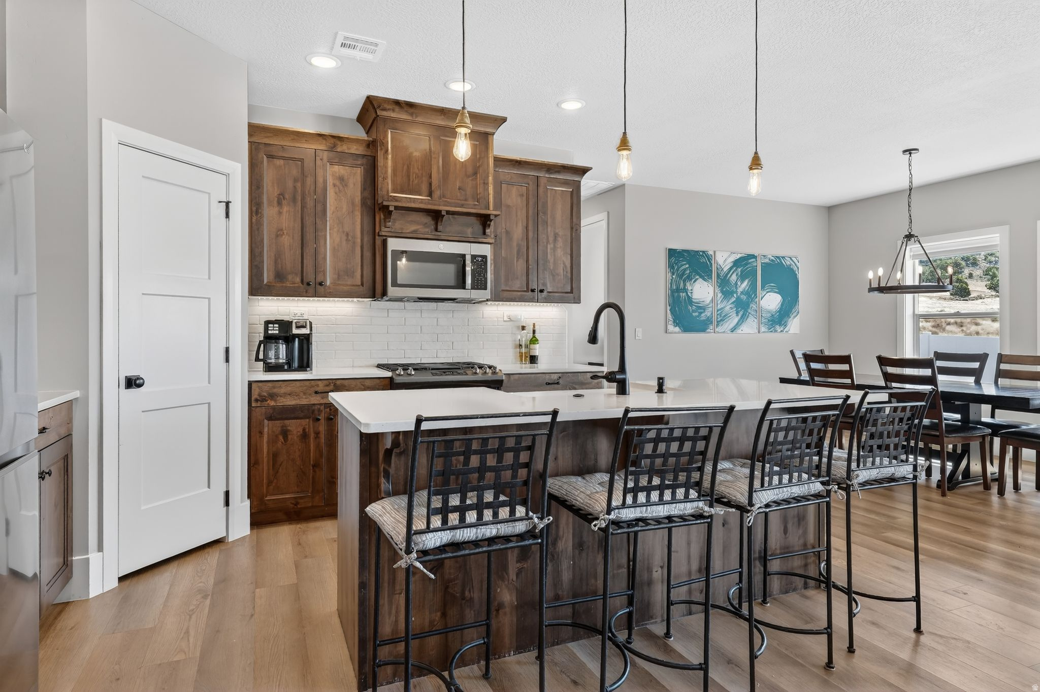 CRESCENT HILLS - Residential