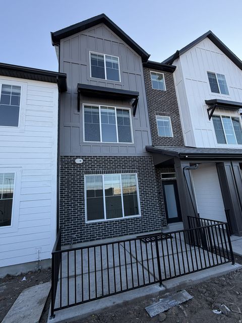 818 W IVYWELL LN 215 North Salt Lake UT 84054