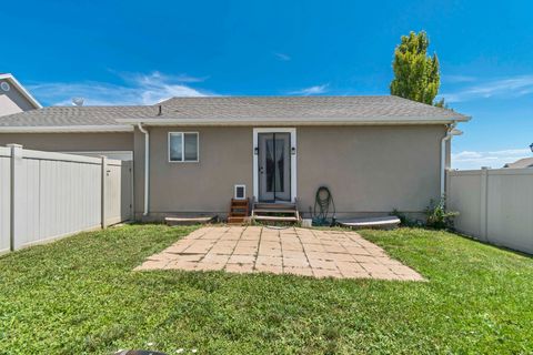 Tiny photo for 244 W VINEYARD WAY N, Saratoga Springs, UT 84045 (MLS # 2150928)