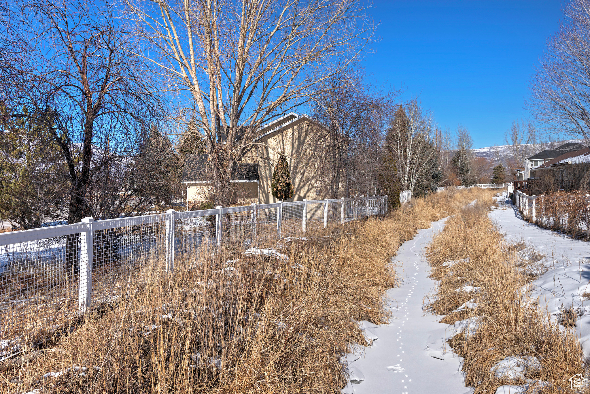 COUNTRY MEADOW ESTATES - Residential