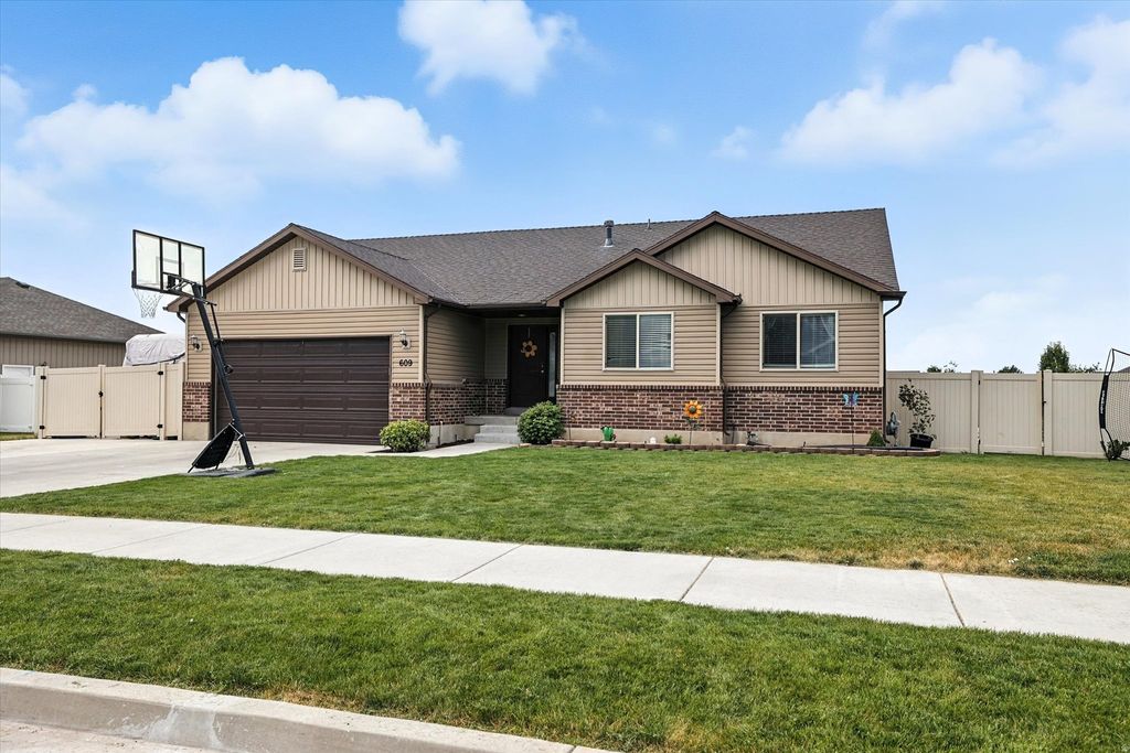 Photo of 609 N 130 E, Smithfield, UT 84335 (MLS # 2140309)