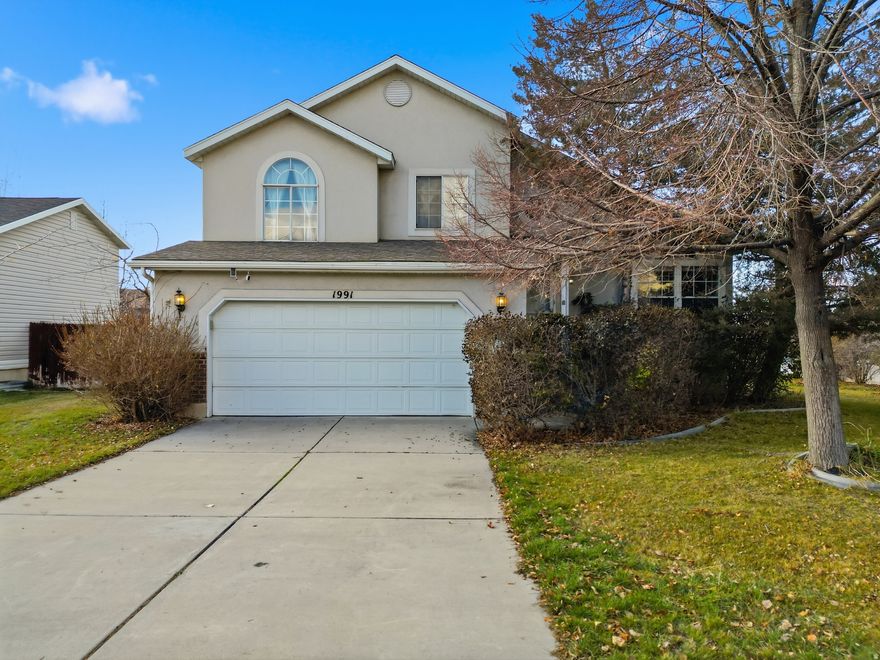 A 1995 multi-level home at great neighborhood situated on a quiet cul-de-sac. It is close to the elementary school, Provo Canyon, the freeway, and all the shopping and restaurants you could want. It has mountain views, and lake view. This 4-bed, 3-full bath home is just what you are looking for. This home is highly desirable area of Orem. Whether you're a first-time buyer, growing family, or investor, this property checks all the boxes. There are fruit trees and a vegetable garden. Mature and private yard. Bring your pickiest buyers. New roof and water softener installed a couple of years ago. Square footage figures are provided as a courtesy estimate only. Buyer is advised to obtain an independent measurement and verify all info.