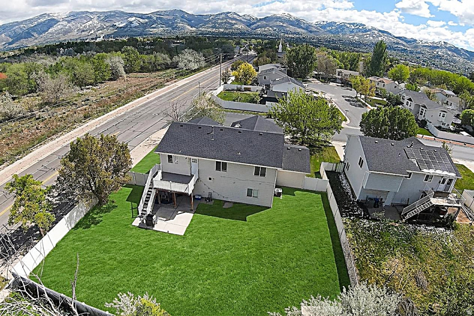 CLOVER DELL PARK - Residential