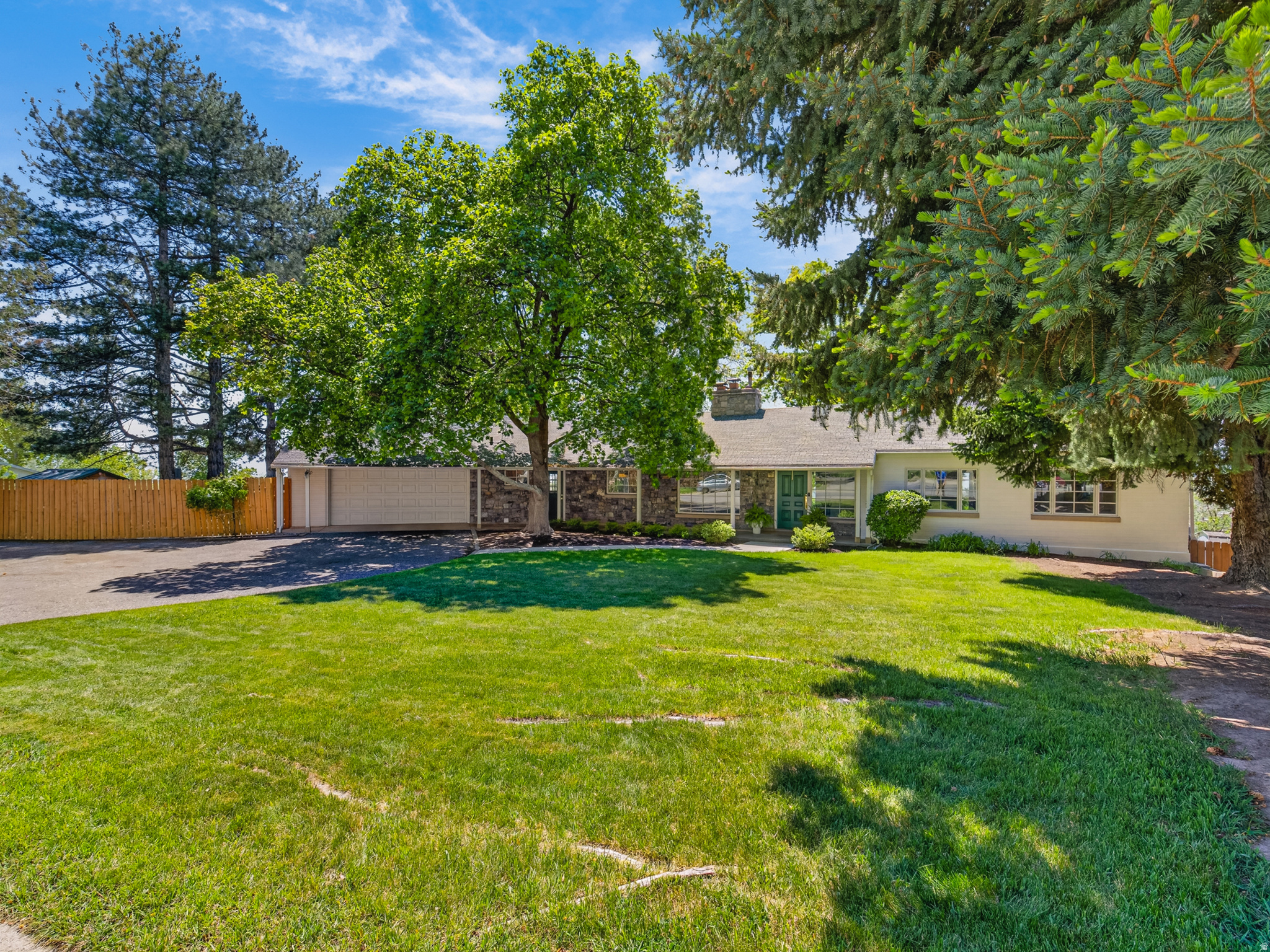 OAK HILLS - Residential