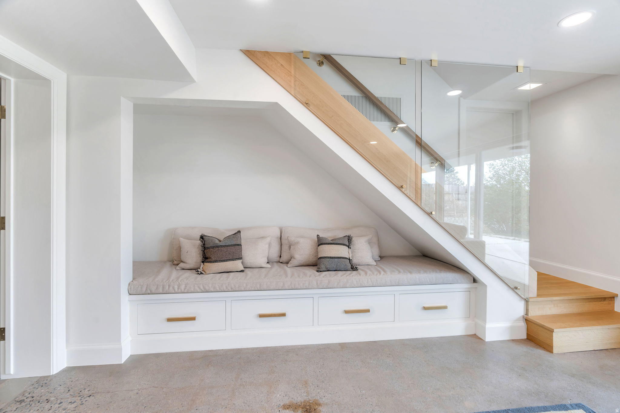 OAK HILLS - Residential