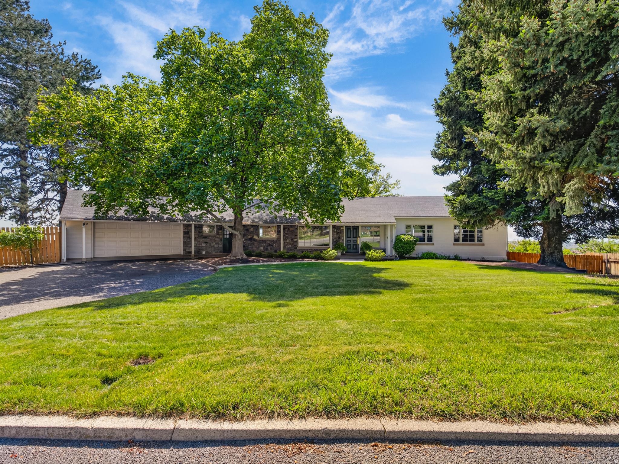 OAK HILLS - Residential