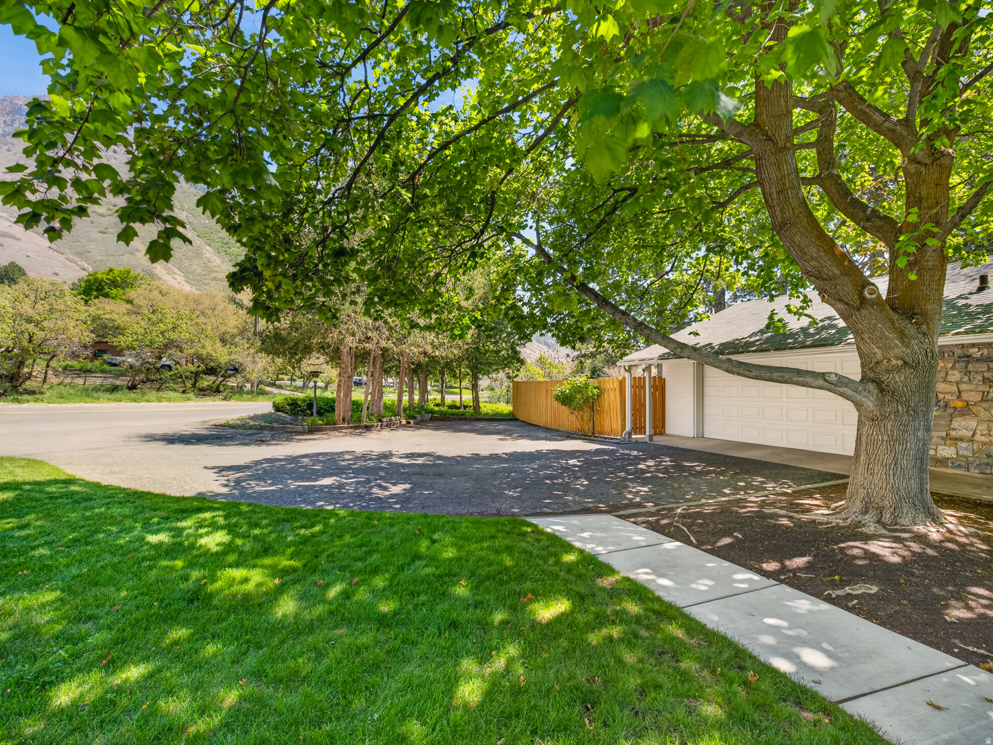 OAK HILLS - Residential