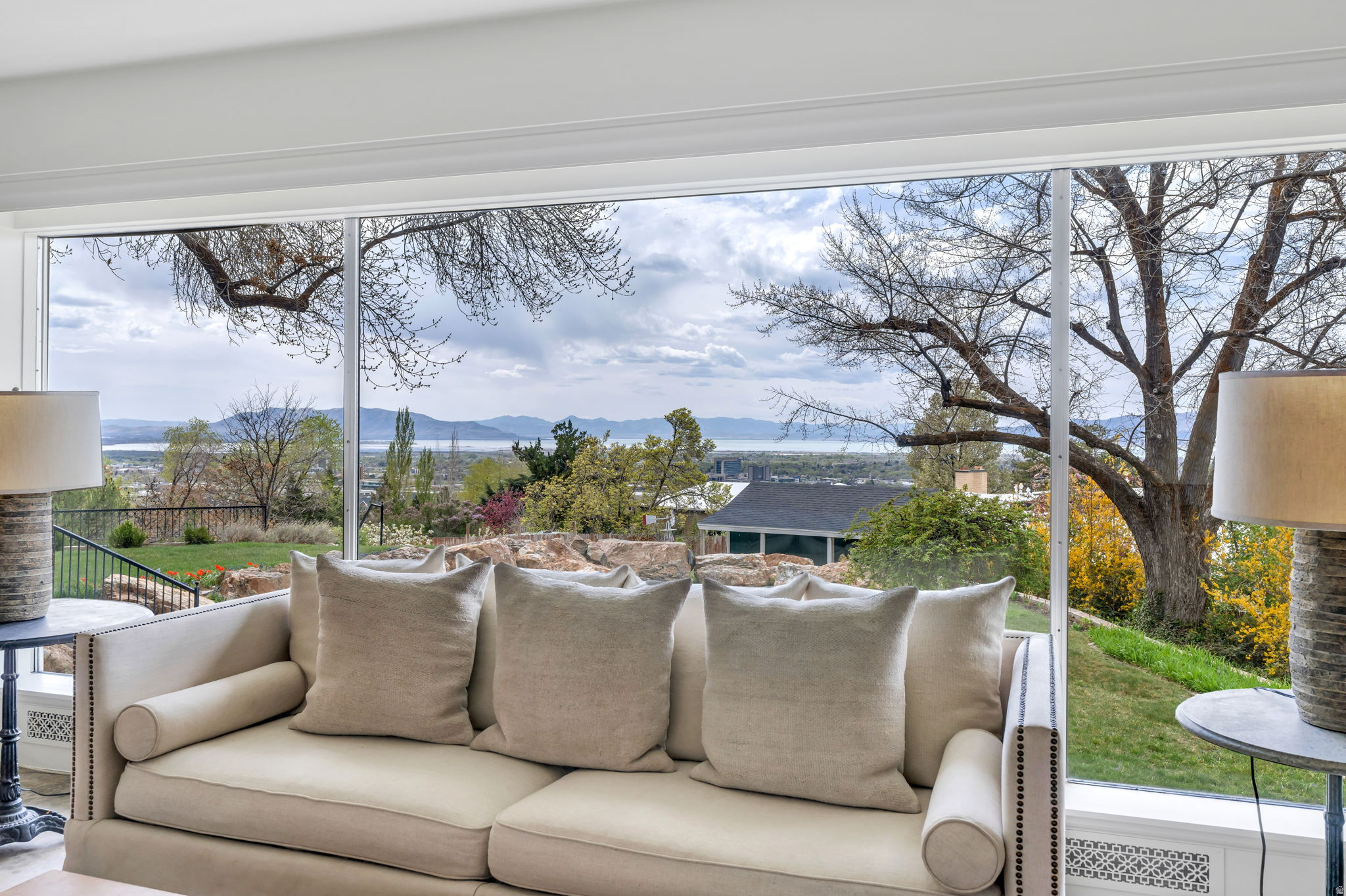 OAK HILLS - Residential