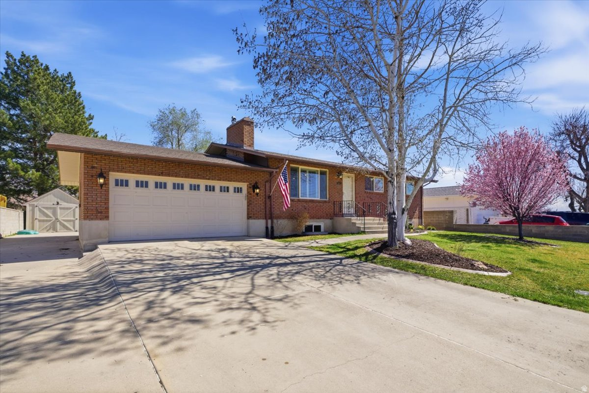 MEADOW CREST - Residential