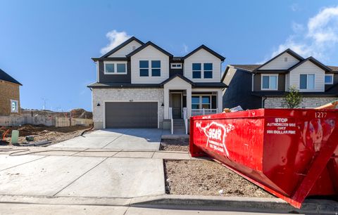 Photo of 907 N BANNER DR #611, Saratoga Springs, UT 84045 (MLS # 2127235)