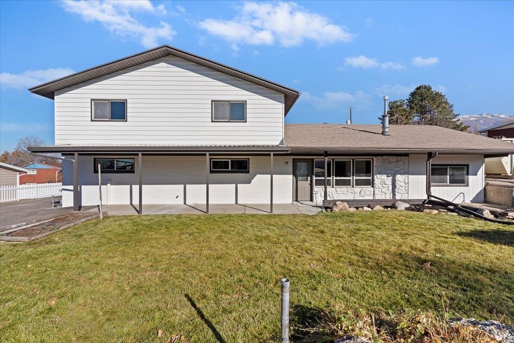 Photo of 19 E NORTH CANYON RD, Bountiful, UT 84010 (MLS # 2127245)