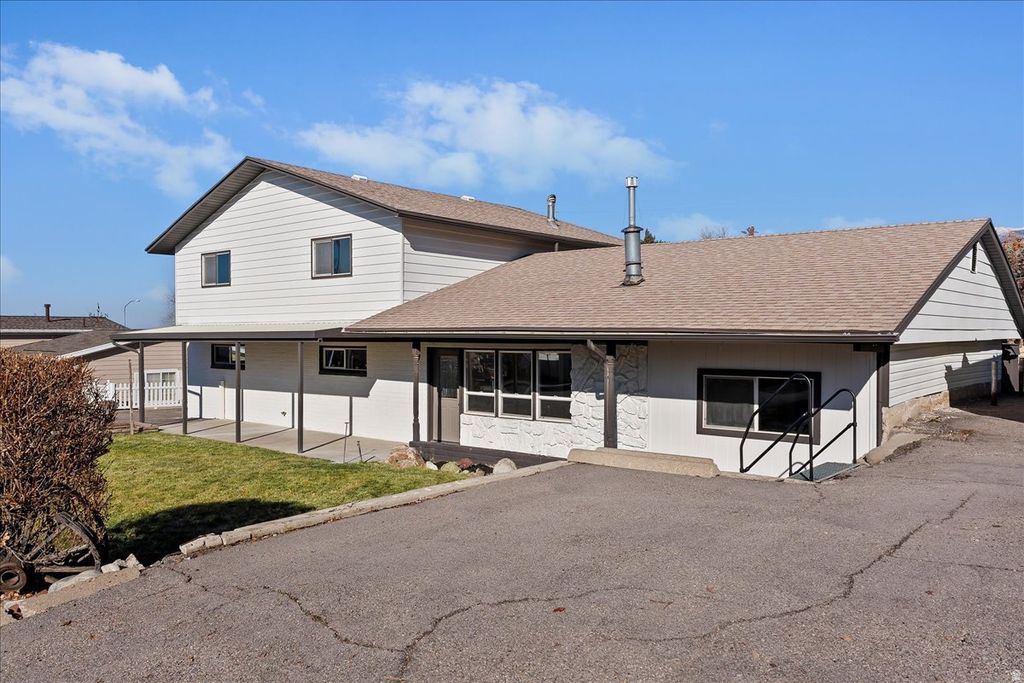 Photo of 19 E NORTH CANYON RD, Bountiful, UT 84010 (MLS # 2127245)