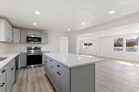 Tiny photo for 19 E NORTH CANYON RD, Bountiful, UT 84010 (MLS # 2127245)