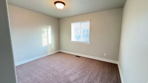 Tiny photo for 328 W PAGES LN, Bountiful, UT 84010 (MLS # 2133088)
