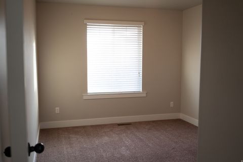 Tiny photo for 328 W PAGES LN, Bountiful, UT 84010 (MLS # 2133088)