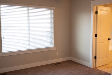 Tiny photo for 328 W PAGES LN, Bountiful, UT 84010 (MLS # 2133088)