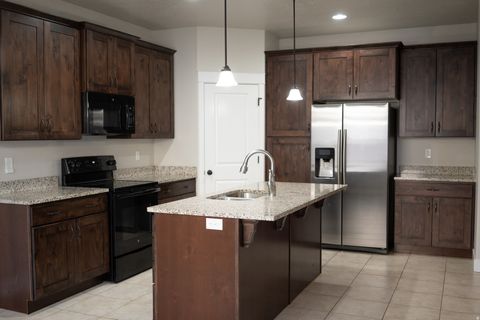 Tiny photo for 328 W PAGES LN, Bountiful, UT 84010 (MLS # 2133088)