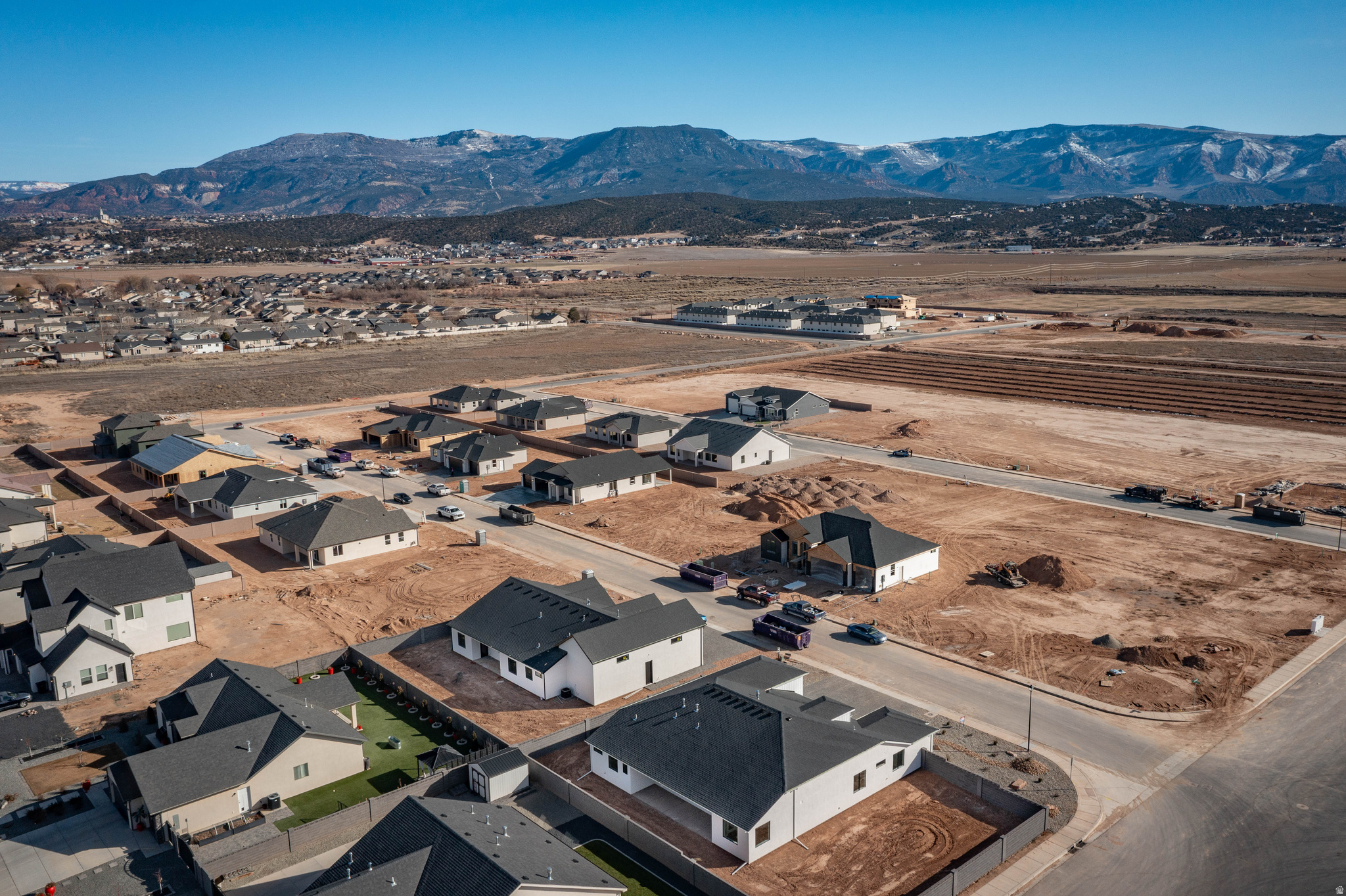 IRON WEST - Residential