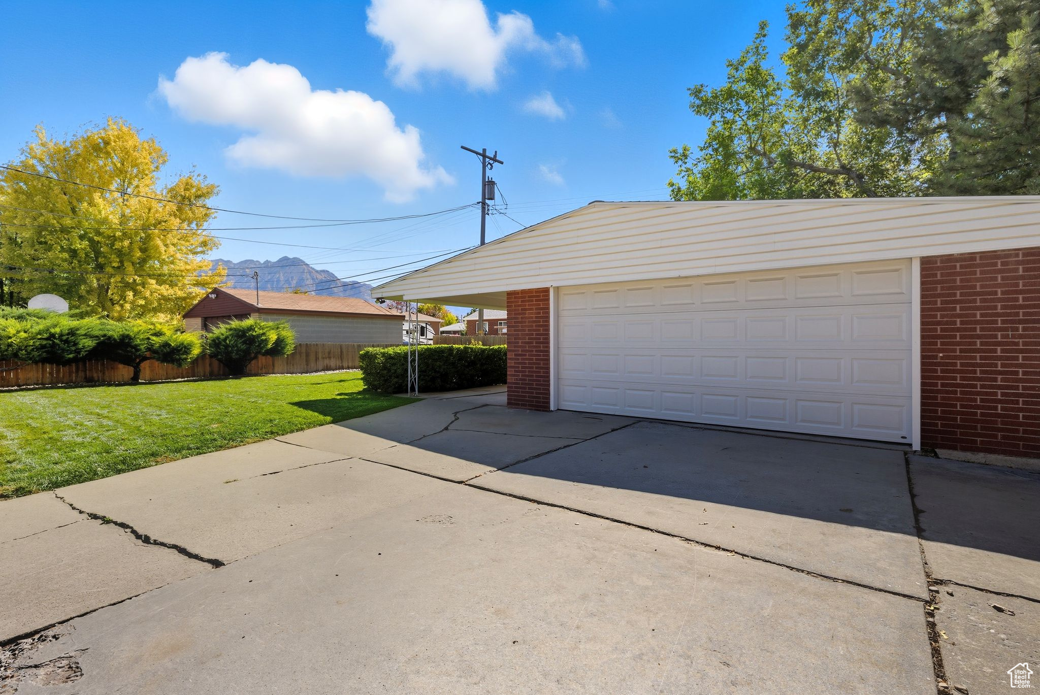 BEST ACRES - Residential