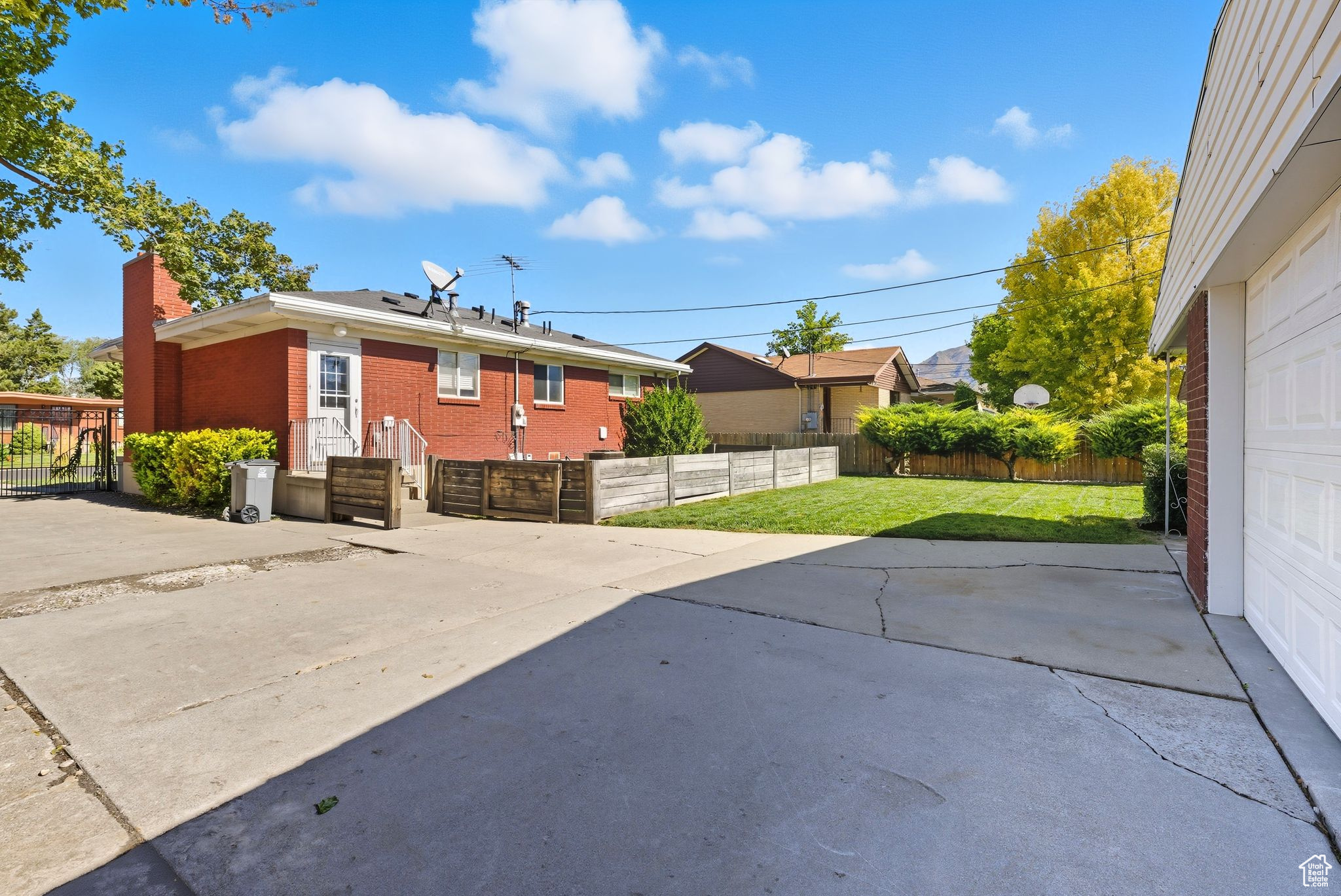 BEST ACRES - Residential