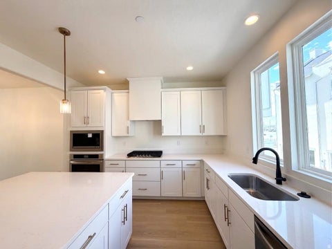 Townhouse For Sale - 5304 W Center Field Dr #138<br/> South Jordan, UT 84009