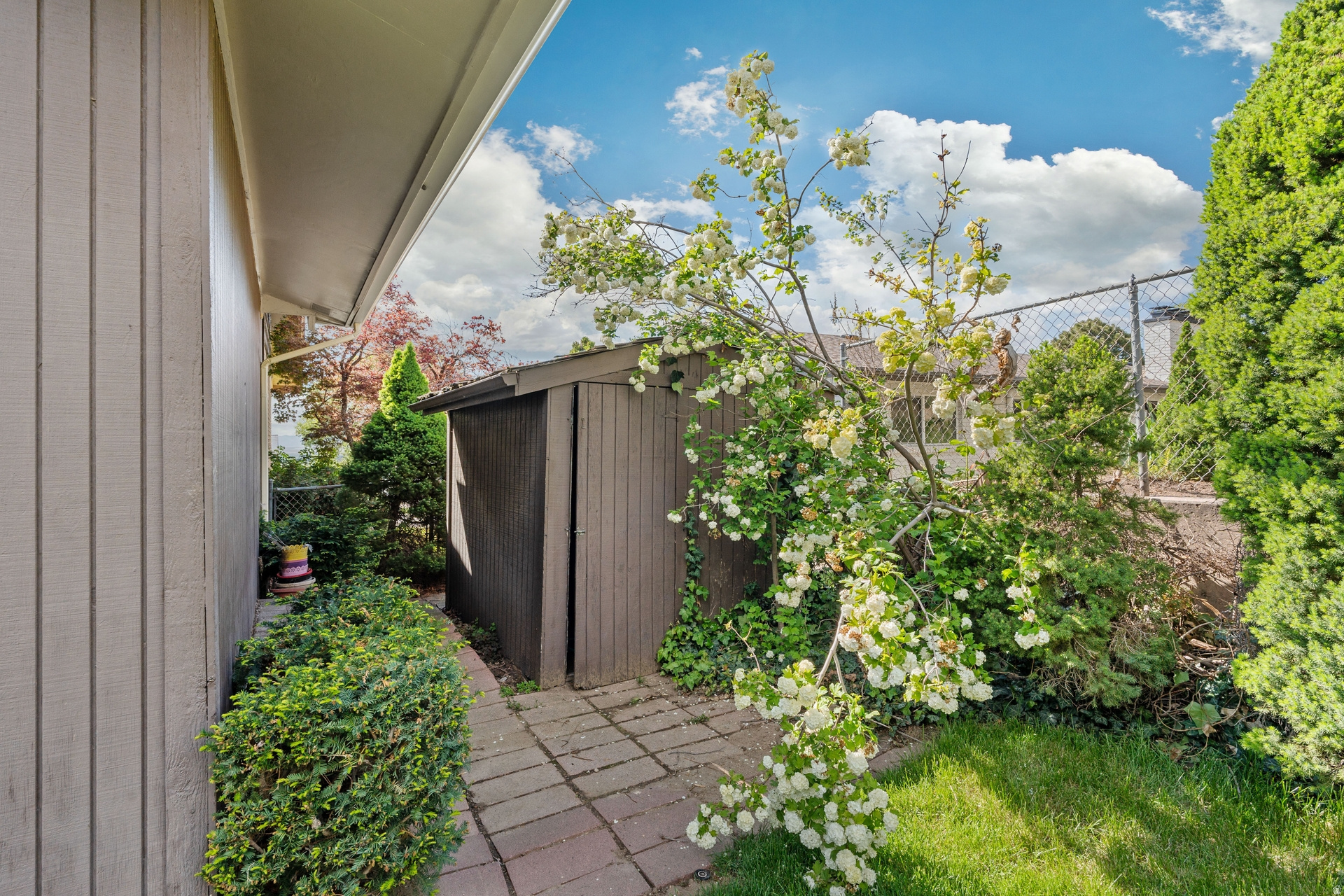 BOUNTIFUL LAKE HILLS - Residential