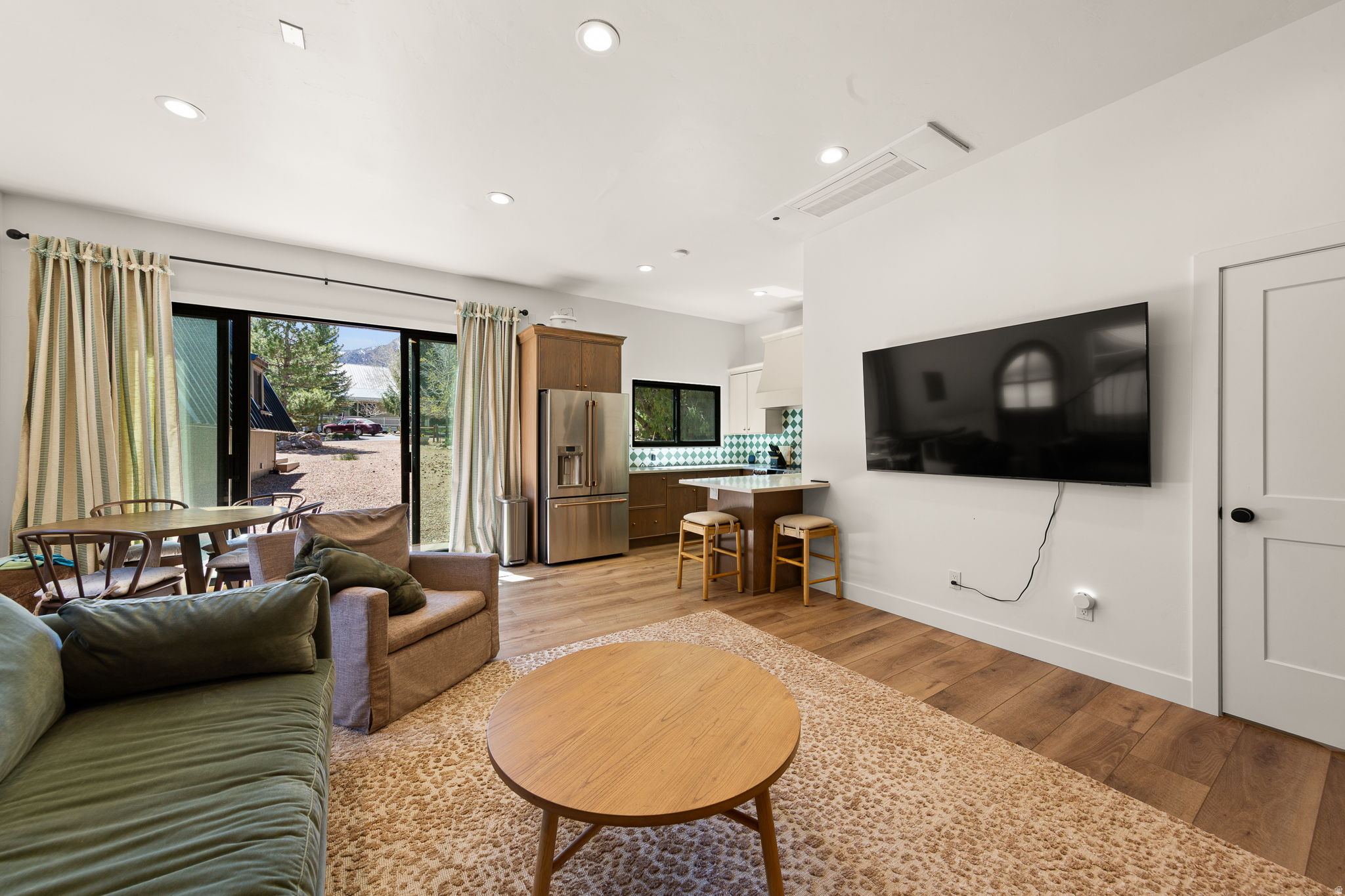 MOUNTAIN VIEW EST 1 - Residential