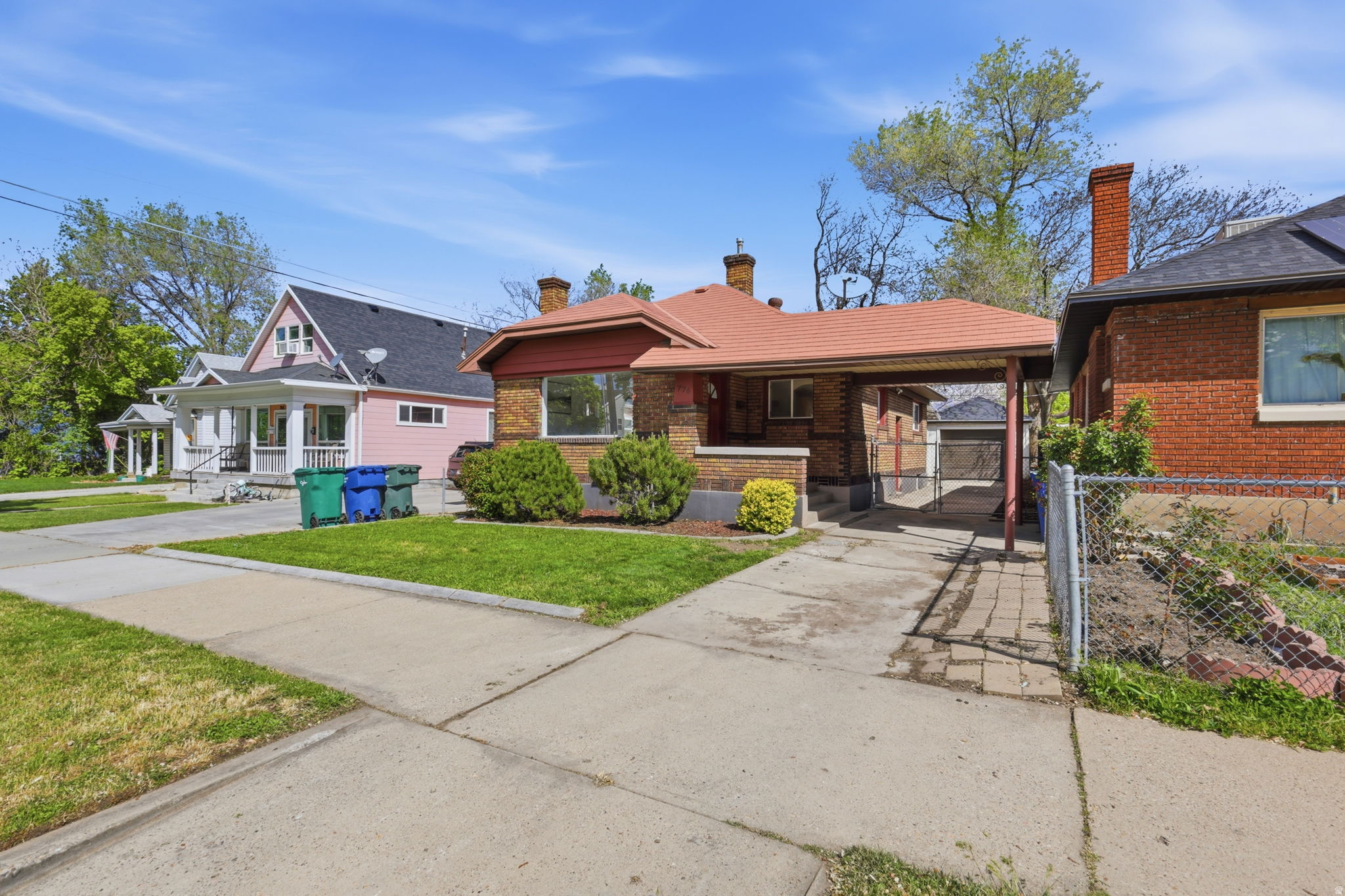 Main image without alt text