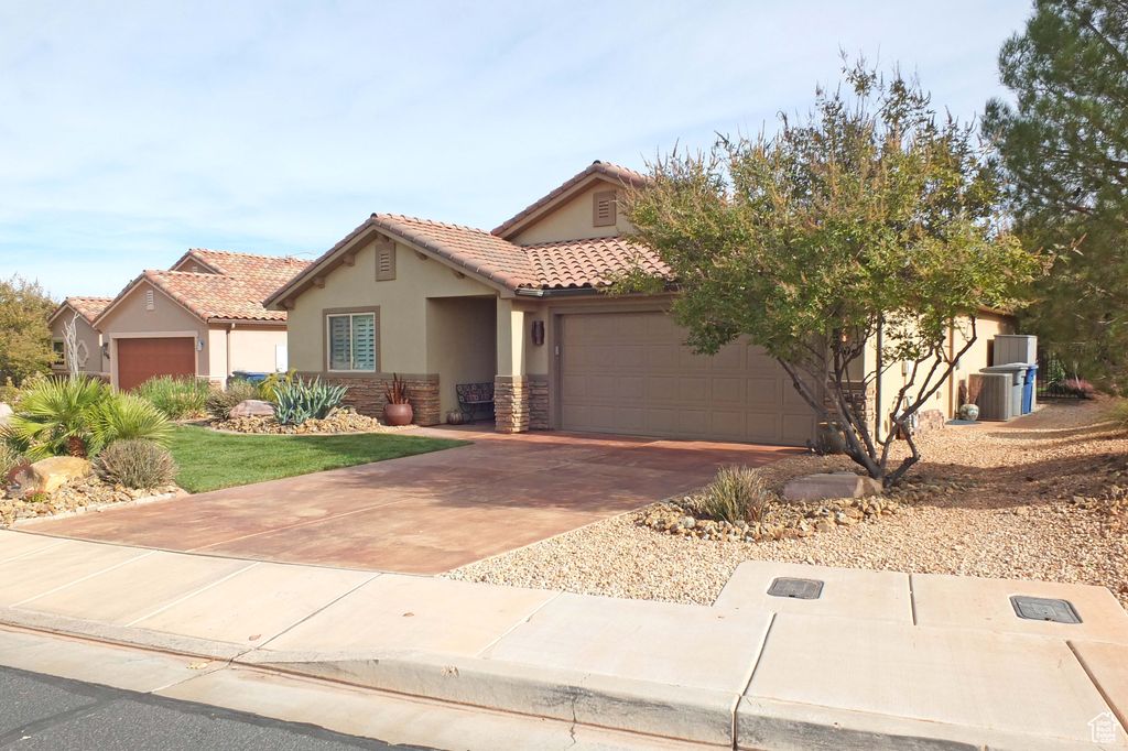 Photo of 4005 S CARISA DR, Saint George, UT 84790 (MLS # 2118909)